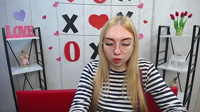 BeatriceFly online show from 5, 3, 2025