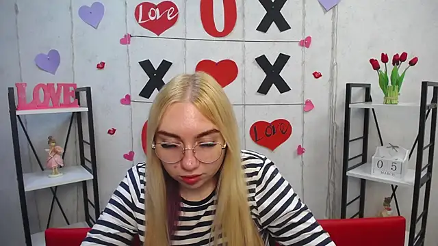 BeatriceFly online show from 5, 3, 2025