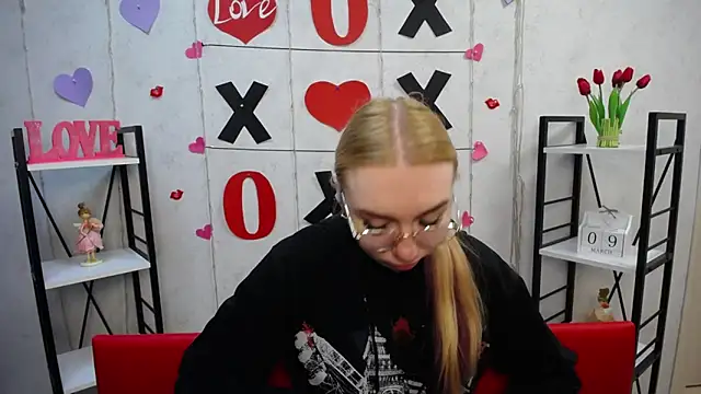 BeatriceFly online show from 10, 3, 2025