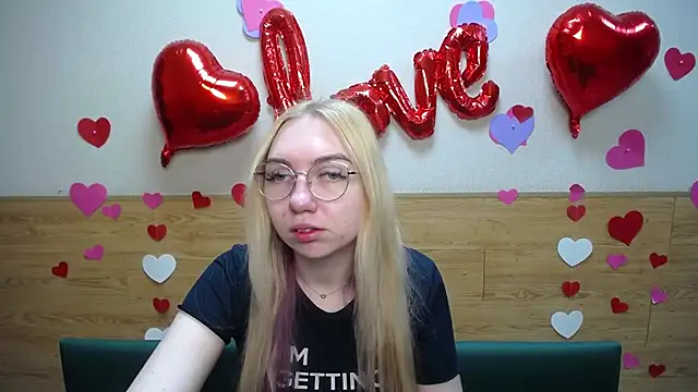 BeatriceFly online show from 17, 3, 2025