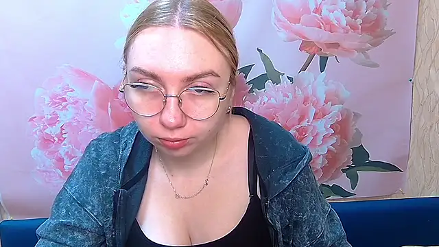 BeatriceFly online show from 15, 9, 2025