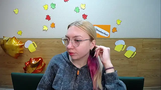 BeatriceFly online show from 19, 9, 2025