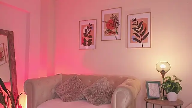 DahianaWalcott online show from 16, 4, 2026