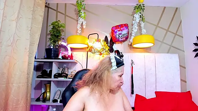 girl amada online show from 23, 2, 2025