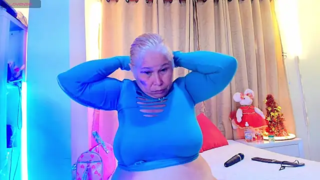 girl amada online show from 22, 11, 2025