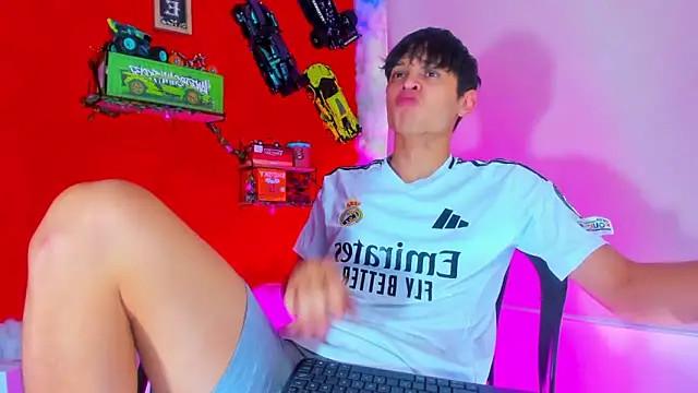 LilOwen  online show from 4, 10, 2025