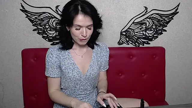 JasmineKouch online show from 28, 1, 2025