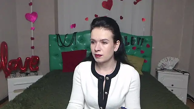 JasmineKouch online show from 26, 11, 2025