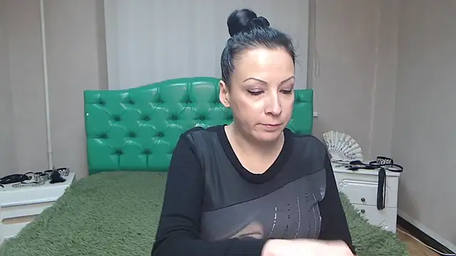 ElizabethSho online show from 8, 12, 2024