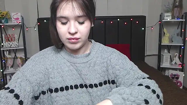 LauraHlot online show from 9, 2, 2025