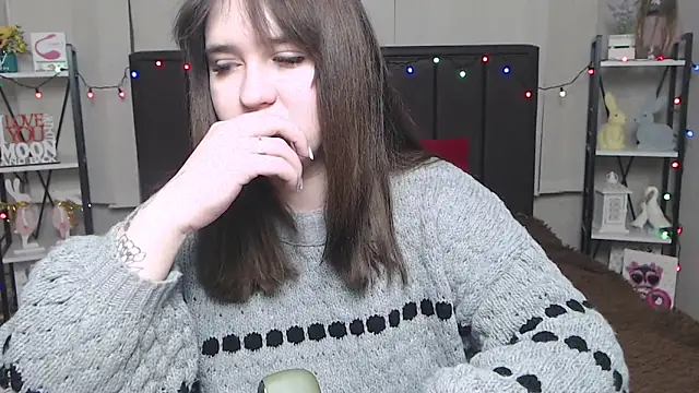 LauraHlot online show from 9, 2, 2025