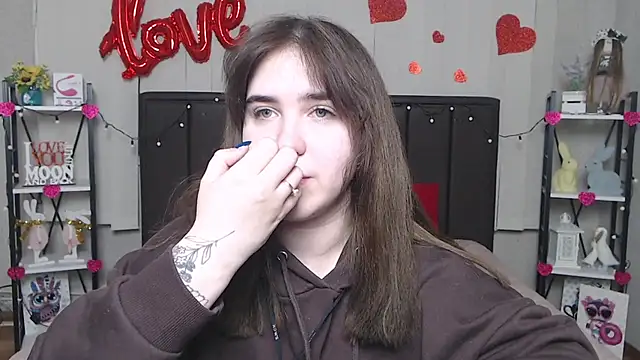 LauraHlot online show from 25, 2, 2025