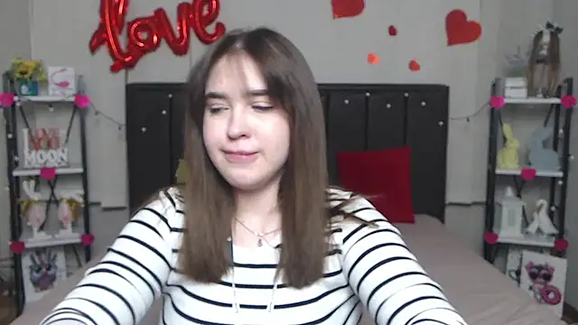 LauraHlot online show from 8, 3, 2025