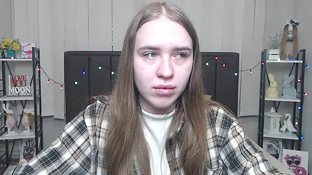 LauraHlot online show from 9, 9, 2025