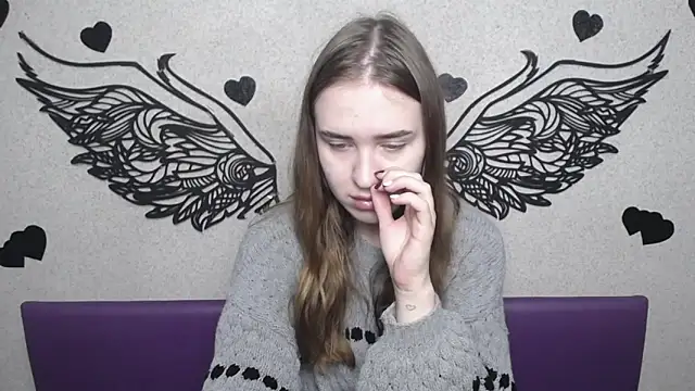 LauraHlot online show from 5, 10, 2025