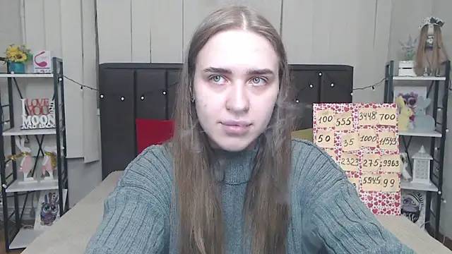 LauraHlot online show from 9, 10, 2025