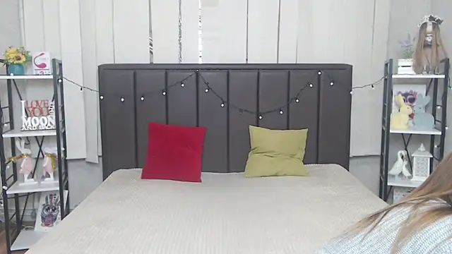 LauraHlot online show from 14, 10, 2025