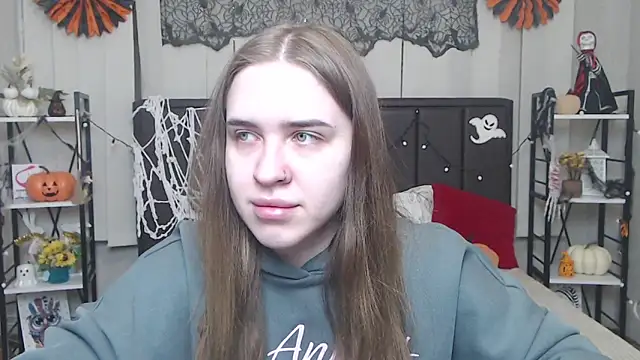 LauraHlot online show from 29, 10, 2025