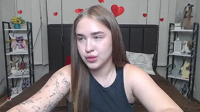 LauraHlot online show from 9, 7, 2026