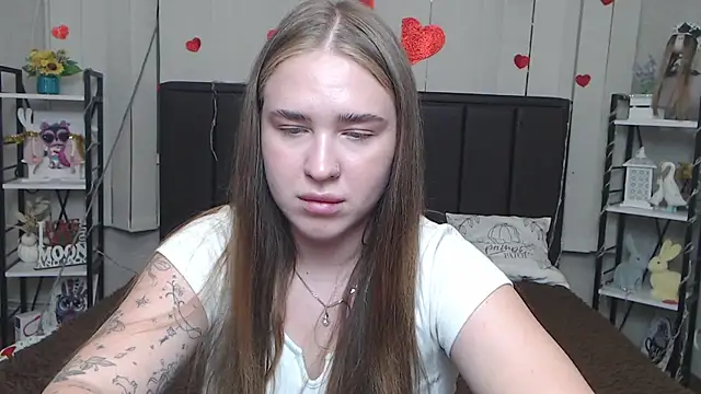 LauraHlot online show from 10, 7, 2026