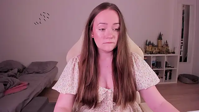 Snapshot of WalkingGirl chatting on 6, 11, 2025 WalkingGirl online show from 6, 11, 2025