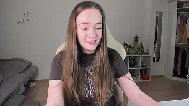 Snapshot of WalkingGirl chatting on 30, 11, 2025 WalkingGirl online show from 30, 11, 2025