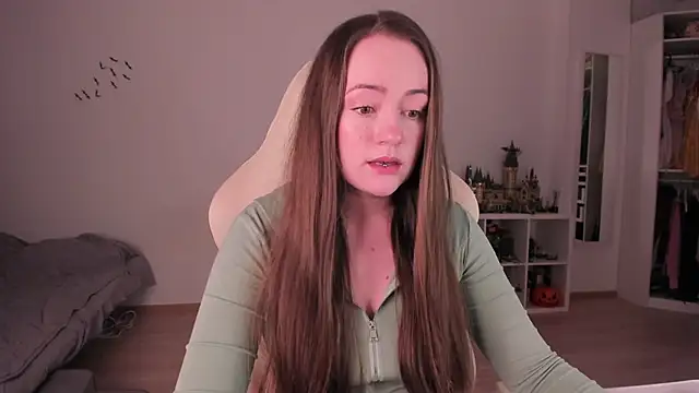 Snapshot of WalkingGirl chatting on 2, 12, 2025 WalkingGirl online show from 2, 12, 2025