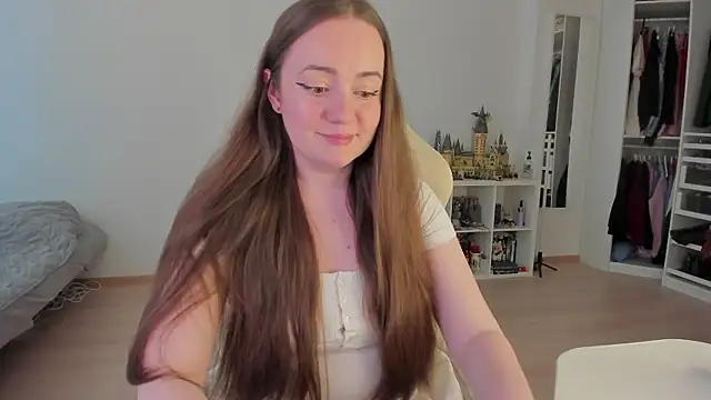 WalkingGirl online show from 22, 6, 2026