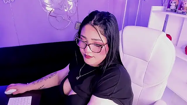 Camiila Osorio online show from 5, 3, 2026