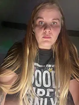 QueenBee2014 online show from 11, 2, 2025