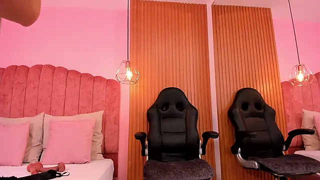 ariel jonees online show from 30, 1, 2025