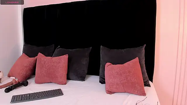 ariel jonees online show from 6, 10, 2025