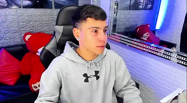 salvadorgomezx online show from 8, 1, 2025