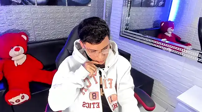 salvadorgomezx online show from 14, 2, 2025