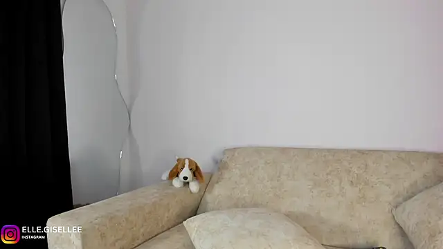 ElleGisellee online show from 12, 1, 2025