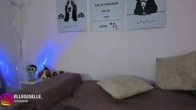 ElleGisellee online show from 29, 9, 2025