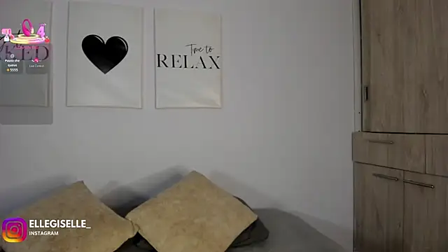 ElleGisellee online show from 26, 6, 2026