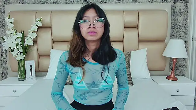 Yommi Winx online show from 21, 12, 2024