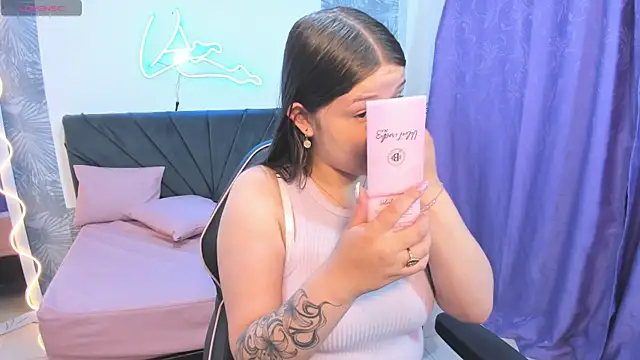 Snapshot of Krysstal_tay chatting on 14, 4, 2026 Krysstal tay online show from 14, 4, 2026