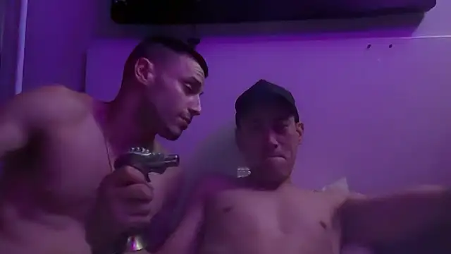 Snapshot of hot_shot_13 chatting on 7, 11, 2025 hot shot 13 online show from 7, 11, 2025