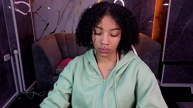 Snapshot of Violeth_b chatting on 17, 1, 2026 Violeth b online show from 17, 1, 2026