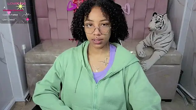 Snapshot of Violeth_b chatting on 26, 2, 2026 Violeth b online show from 26, 2, 2026