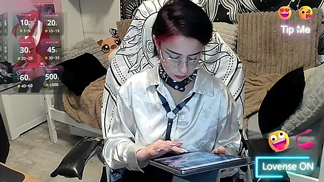 LisandreLaVenale online show from 24, 2, 2025