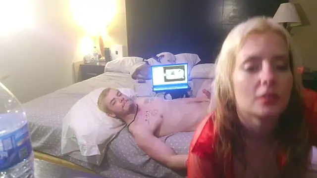 SkarlettRose96 online show from 25, 5, 2026