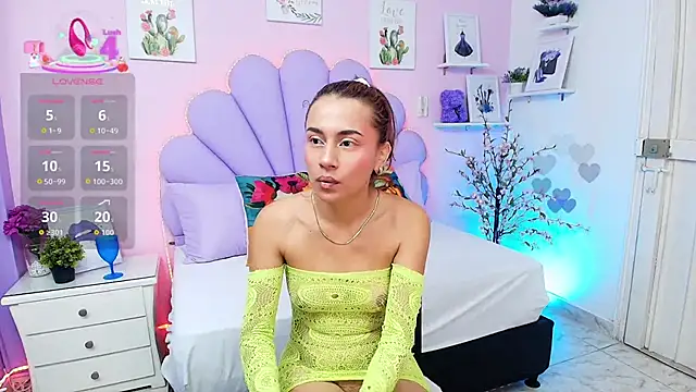 Snapshot of HannaPretthy chatting on 19, 9, 2025 HannaPretthy online show from 19, 9, 2025