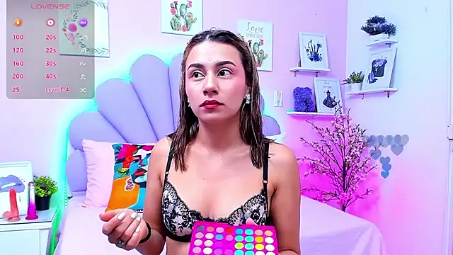 Snapshot of HannaPretthy chatting on 8, 11, 2025 HannaPretthy online show from 8, 11, 2025