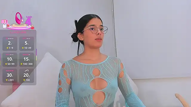 Isaa Queen online show from 21, 12, 2025