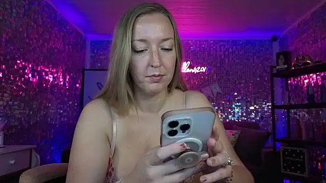 Snapshot of lucyallen4201 chatting on 20, 4, 2026 lucyallen4201 online show from 20, 4, 2026