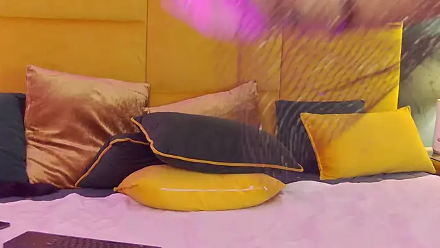 GiuliaHarvey online show from 26, 2, 2025