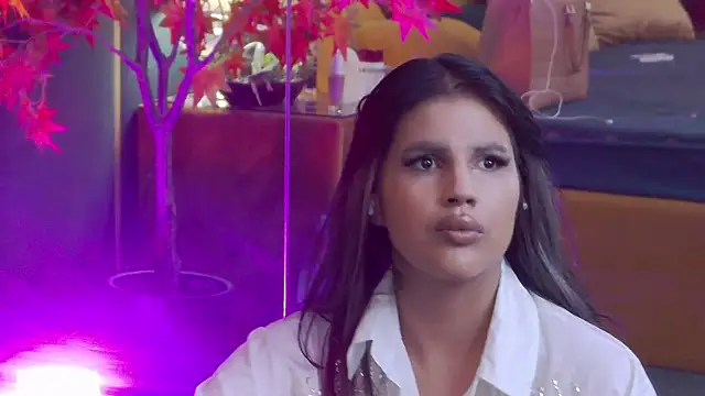 GiuliaHarvey online show from 18, 9, 2025